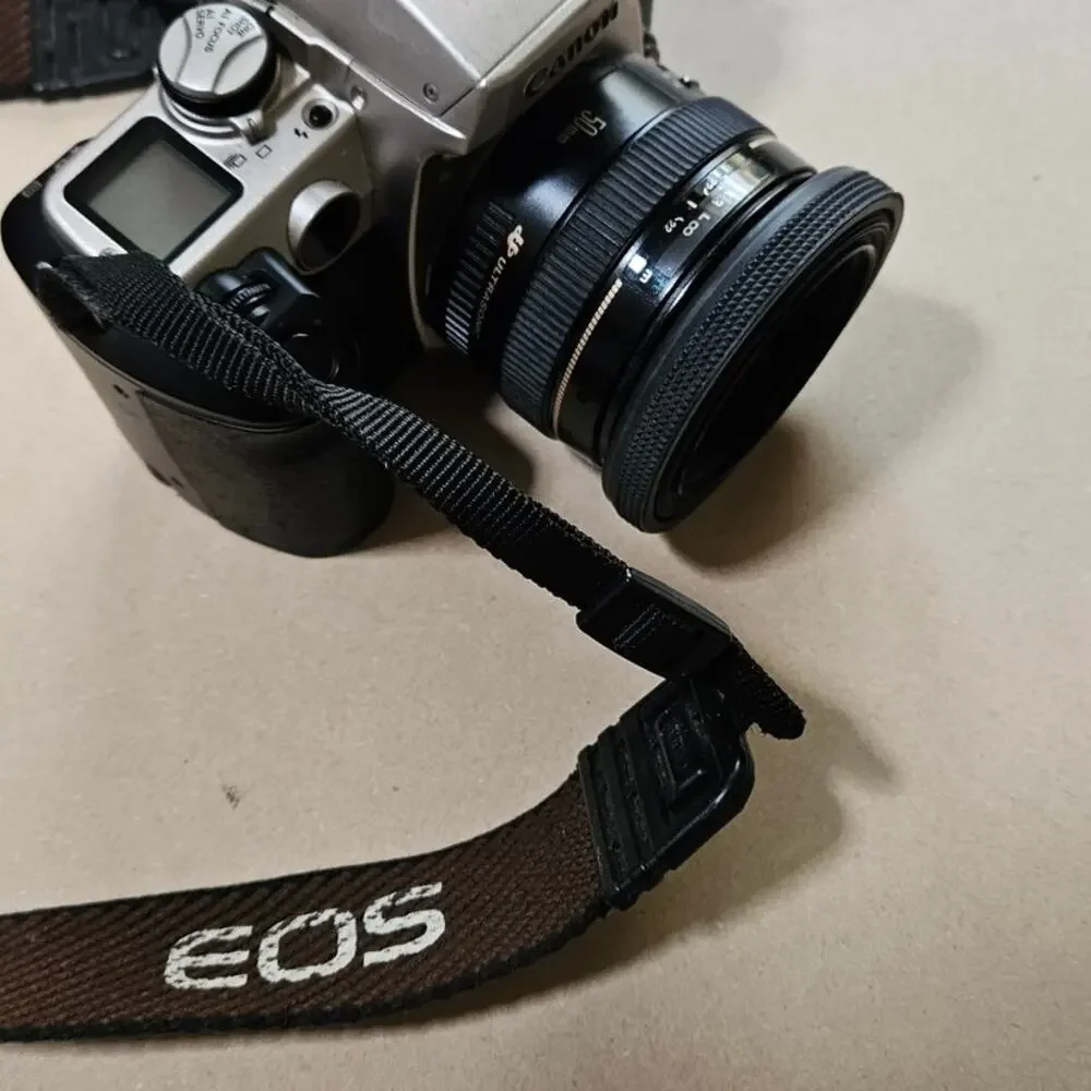 Canon EOS Elan II 35mm SLR Film Camera w/ EF 50mm f/1.4 USM Lens + Strap